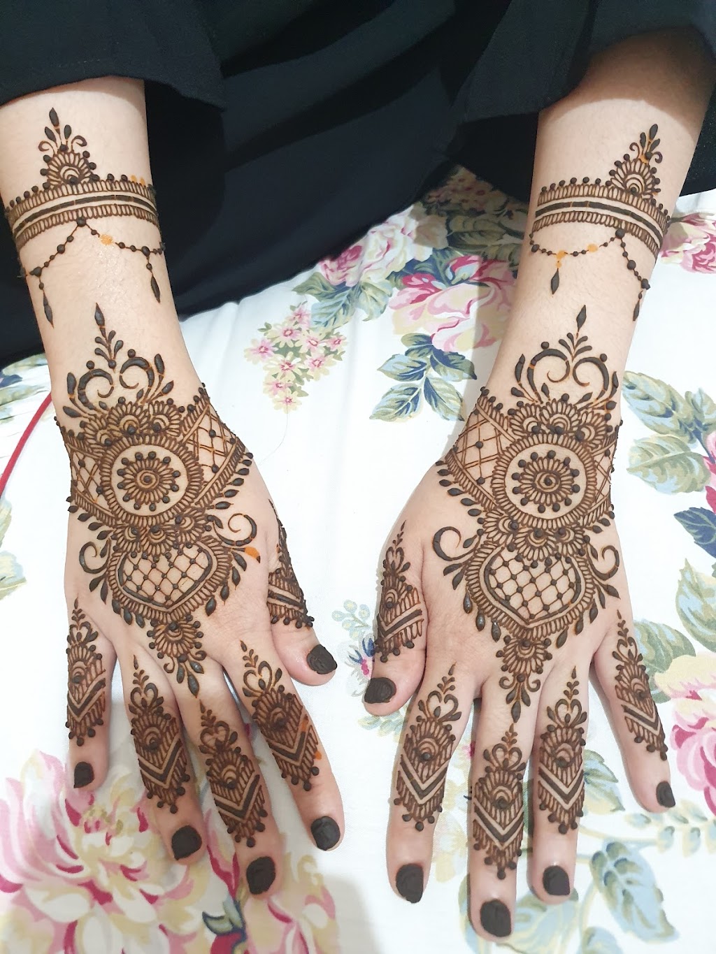 Ulie AG Henna and Nail Art