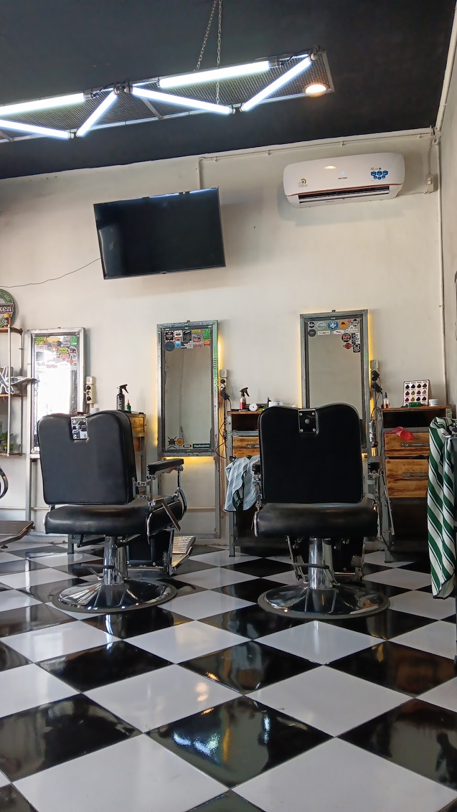 Bartoos Barber & Tattoos